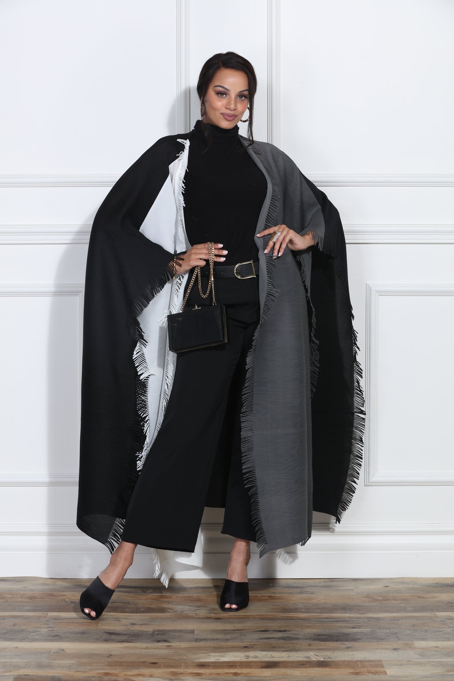 Luxe Moda LM403 - Balck White - Two Tone Fringe Duster