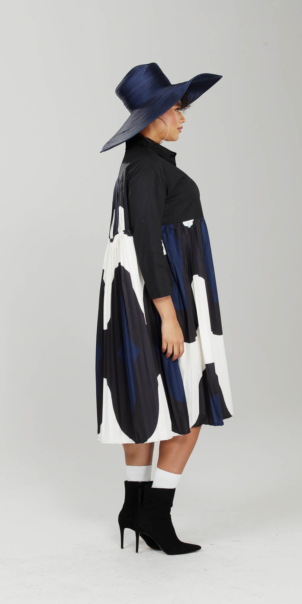 Luxe Moda - LM218 - Black White Navy - Pleated Print Collared Dress